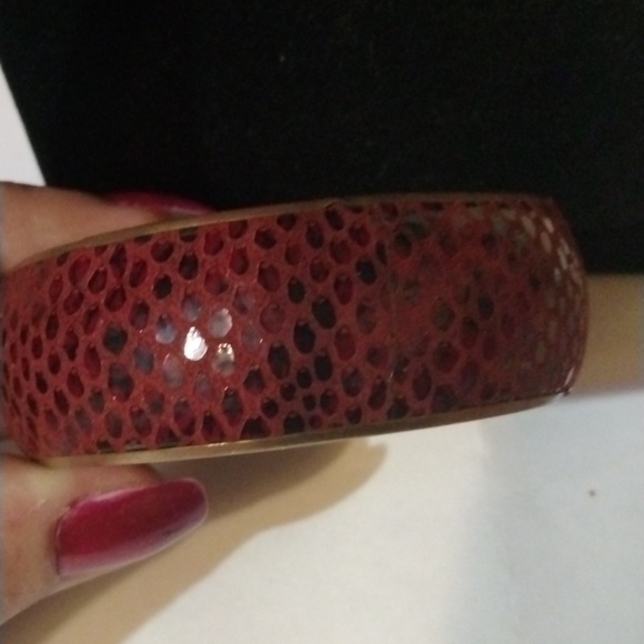 Two's Company red snakeskin bracelet vintage (sku 7017) - Picture 4 of 6